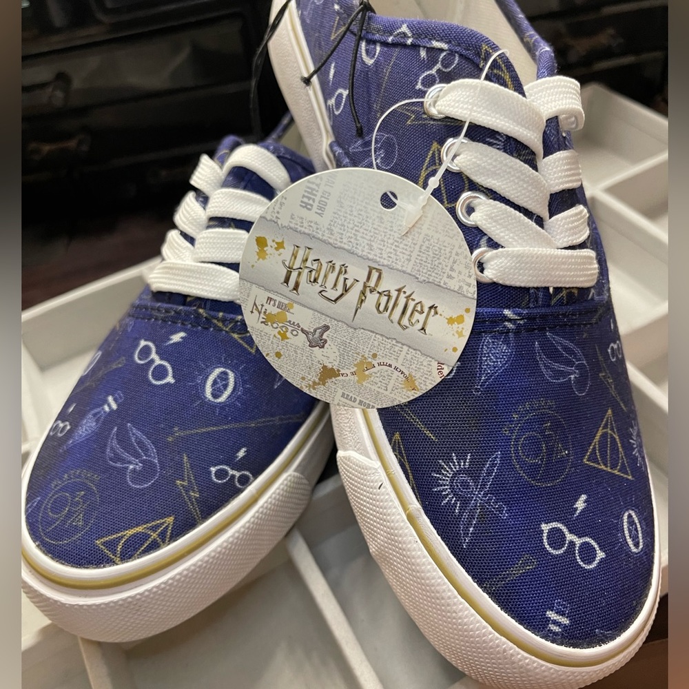 Harry Potter Bioworld Warner Bros Sneakers, NWT, Purple Pattern, Women’s 8.5